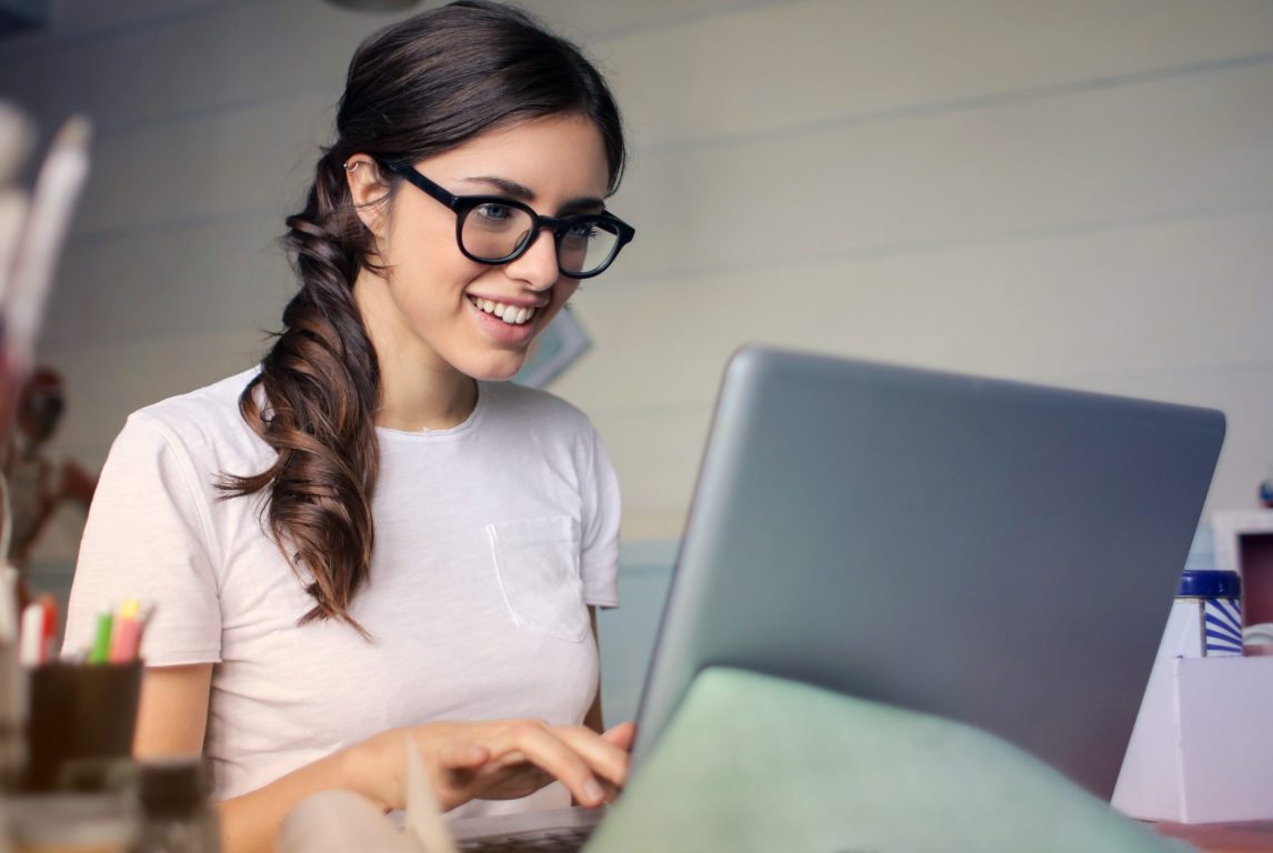 photo-of-woman-using-her-laptop-935756_v2